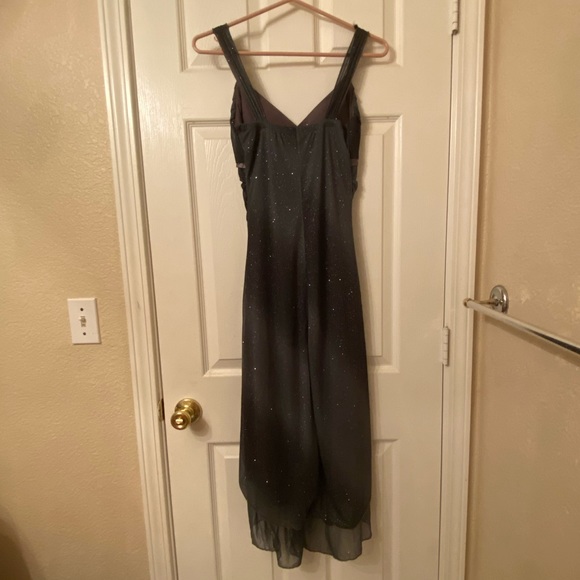 Formal full length dinner/prom dress - Picture 2 of 2